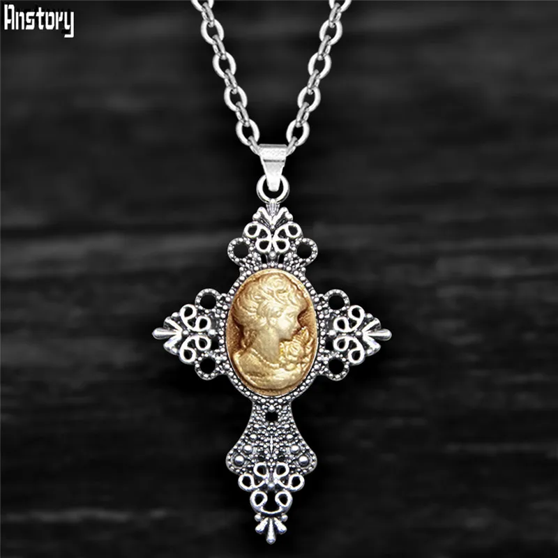 Vintage Fashion Look - Vintage Look Cross Pendant Lady Queen