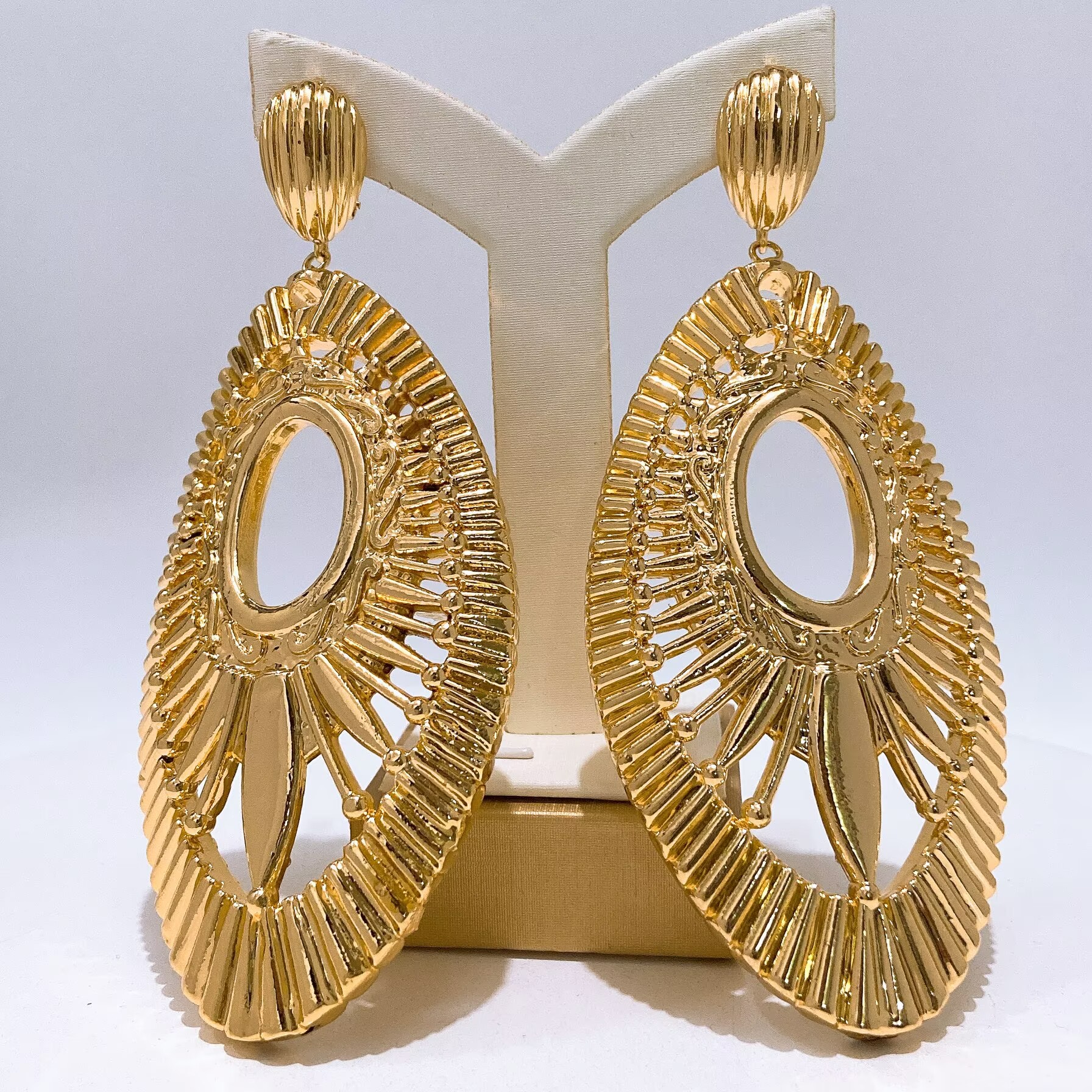 Vintage Gold Hollow Oval Sunbu - Vintage Fashion Look ulasan dan harga